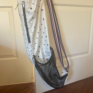 lululemon yoga mat bag with two zip pockets and one mesh pocket